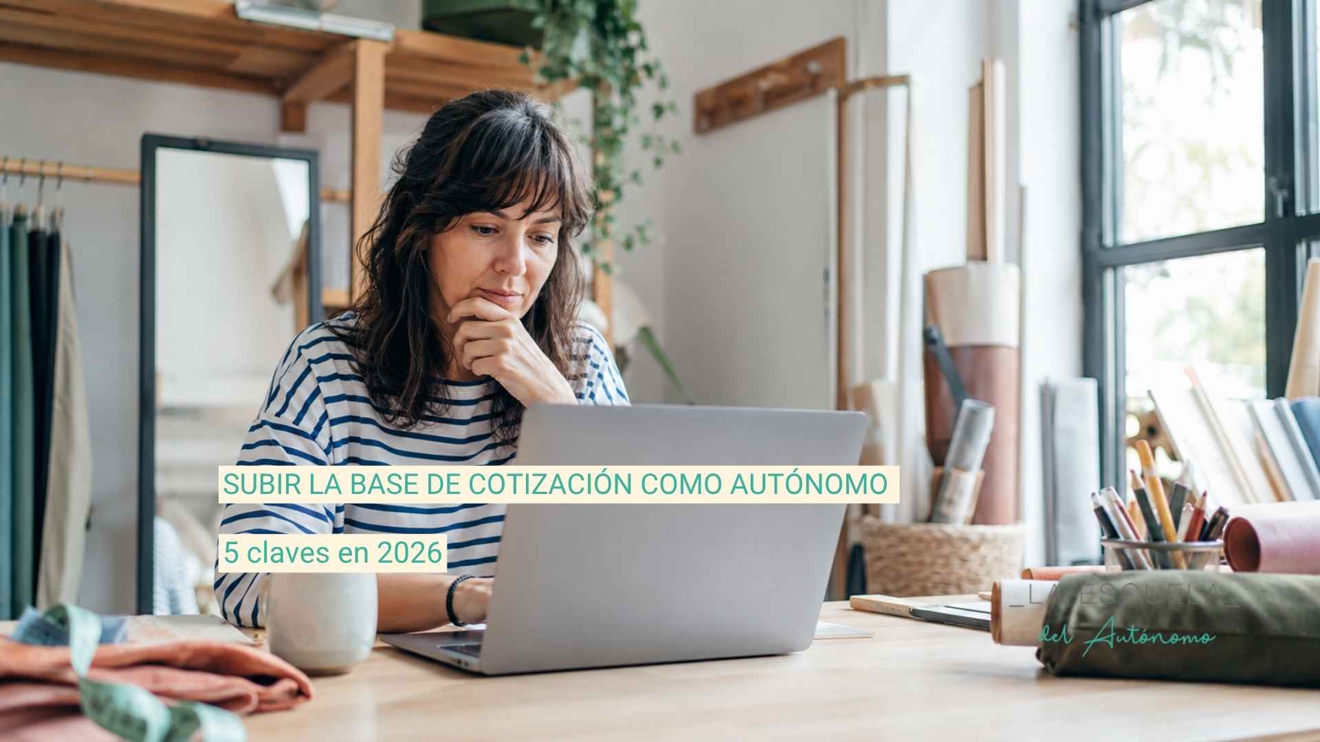 Autónoma valorando subir la base de cotización como autónomo para mejorar sus prestaciones
